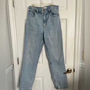 Abercrombie and fitch jeans 90’s relaxed high rise.